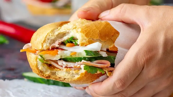 Top 8+ Tiệm Bánh Mì Nổi Tiếng Hội An 2026: Bánh Mì Bà Phượng & Những Địa Chỉ "thần Thánh" Khác Top 8+ Tiệm Bánh Mì Nổi Tiếng Hội An 2026: Bánh Mì Bà Phượng & Những Địa Chỉ "thần Thánh" Khác