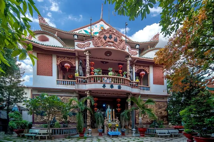 25 Ngôi Chùa Nổi Tiếng Ở Sài Gòn Đẹp Linh Thiêng Và An Yên Tại Vinwonders 25 25 Ngôi Chùa Nổi Tiếng Ở Sài Gòn Đẹp Linh Thiêng Và An Yên Tại Vinwonders