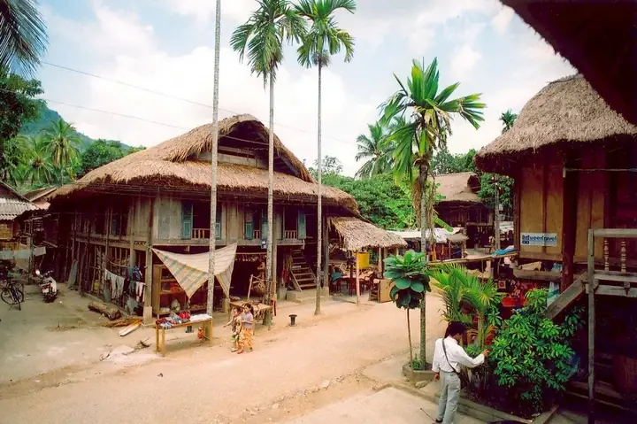 Kinh Nghiệm Du Lịch Thành Phố Hòa Bình: Top 10+ Điểm Chơi Hấp Dẫn & Đặc Sản Ăn Ngon Phải Thử