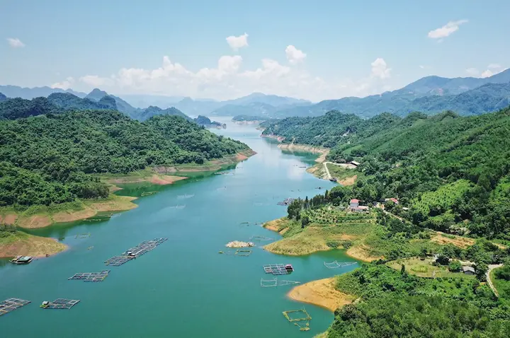 Kinh Nghiệm Du Lịch Thành Phố Hòa Bình: Top 10+ Điểm Chơi Hấp Dẫn & Đặc Sản Ăn Ngon Phải Thử