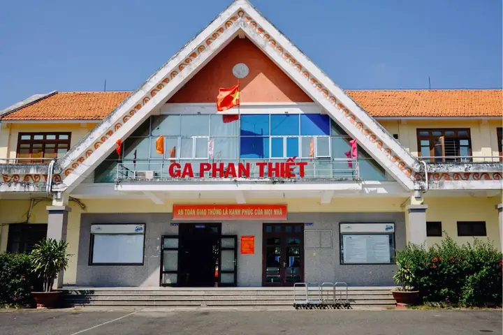 Vé Tàu Hỏa Đi Phan Thiết: Giá Vé, Lịch Trình, Giờ Khởi Hành Chi Tiết 2024