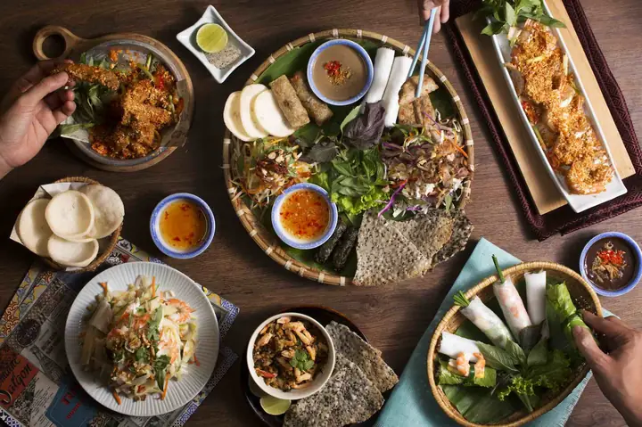 Khám Phá Ẩm Thực Phố Cổ Hà Nội: Top Món Ngon Và Quán Ăn Nhất Định Phải Thử