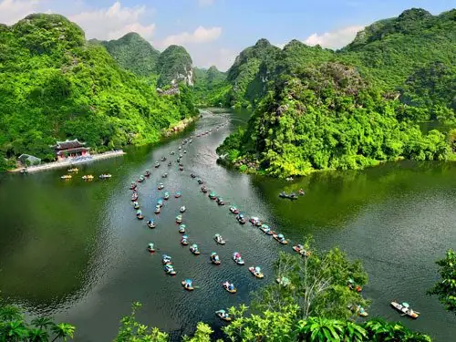 Bài Văn Tả Cảnh Tràng An Ninh Bình: Khám Phá Vẻ Đẹp Sơn Thủy Hữu Tình