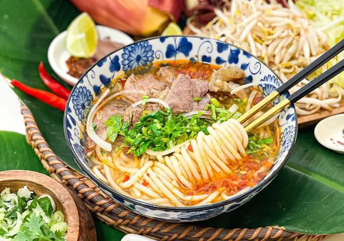 Bún Bò Huế: Khám Phá Tinh Hoa Ẩm Thực Cố Đô - Nguồn Gốc, Hương Vị Và Di Sản 11 Bún Bò Huế: Khám Phá Tinh Hoa Ẩm Thực Cố Đô – Nguồn Gốc, Hương Vị Và Di Sản