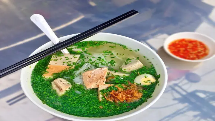 Khám Phá Bánh Canh Hẹ Phú Yên: Quán Ngon, Cách Nấu & Đặc Sản Xứ Nẫu