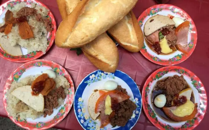 Bánh Mì Chấm Pate Đà Nẵng: Khám Phá Các Quán Ngon Nhất & Bí Quyết Thưởng Thức Chuẩn Vị