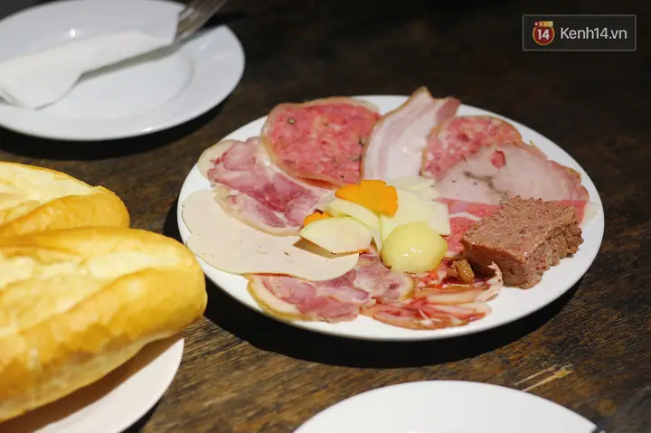 Bánh Mì Nguyên Sinh Hà Nội: Lịch Sử, Hương Vị Đặc Trưng Và Địa Chỉ Ăn Ngon Bánh Mì Nguyên Sinh Hà Nội: Lịch Sử, Hương Vị Đặc Trưng Và Địa Chỉ Ăn Ngon