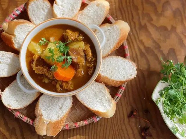 Bánh Mì Sốt Vang 35 Thái Thịnh: Địa Chỉ, Review Chi Tiết & Kinh Nghiệm Ăn Ngon