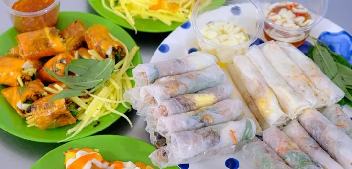 Bánh Tráng Dì Hồng Quận 10: Địa Chỉ, Menu & Đánh Giá Chi Tiết