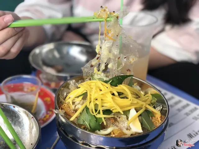 Bánh Tráng Dì Hồng Quận 10: Địa Chỉ, Menu & Đánh Giá Chi Tiết