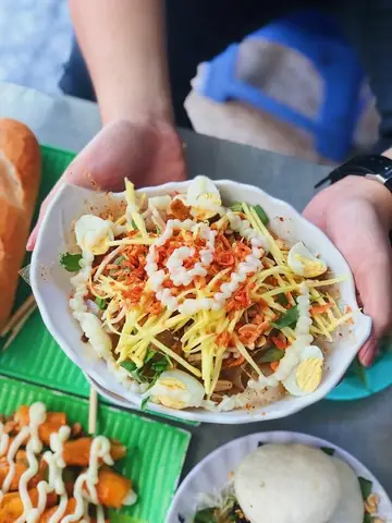 Quận 4: Khám Phá Các Quán Bánh Tráng Trộn Ngon Nức Tiếng Quận 4: Khám Phá Các Quán Bánh Tráng Trộn Ngon Nức Tiếng