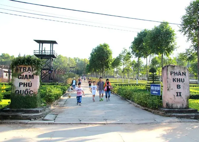 Nhà Tù Phú Quốc: Lịch Sử, Kinh Nghiệm Tham Quan & Lưu Ý Chi Tiết 80 Nhà Tù Phú Quốc: Lịch Sử, Kinh Nghiệm Tham Quan & Lưu Ý Chi Tiết