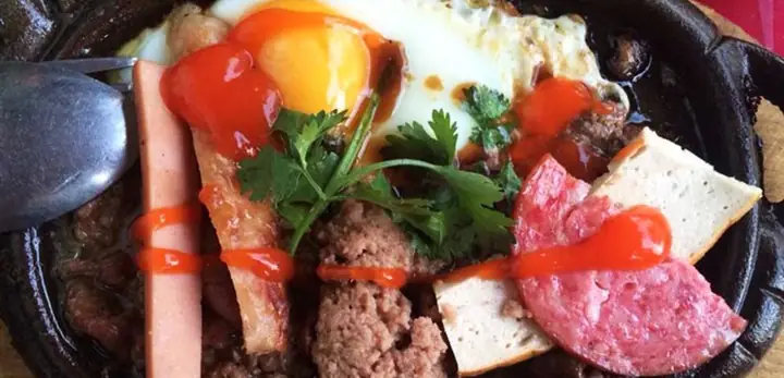 Bò Quanh Lửa Hồng Đinh Tiên Hoàng: Khám Phá Món Ngon & Địa Điểm Chuẩn Vị 15 Bò Quanh Lửa Hồng Đinh Tiên Hoàng: Khám Phá Món Ngon & Địa Điểm Chuẩn Vị