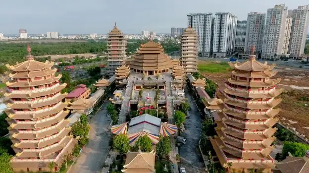 Buffet Chay Pháp Viện Minh Đăng Quang: Lịch Ăn, Địa Điểm & Thực Đơn Hấp Dẫn