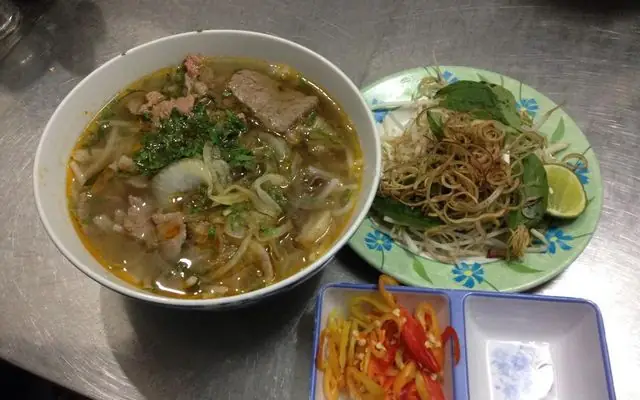 Bún Bò Hoa Lâm Nguyễn Gia Trí: Địa Chỉ, Giờ Mở Cửa & Review Chi Tiết