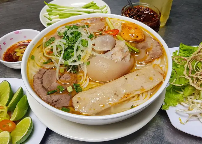 Top 15 Quán Bún Bò Ngon Nhất Sài Gòn Theo Đánh Giá Chuẩn Sành Ăn