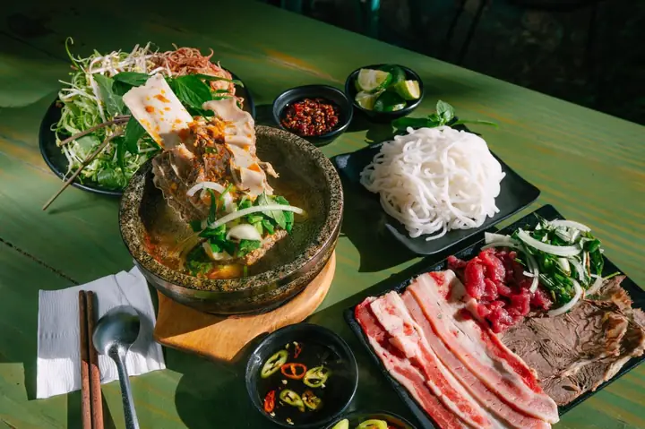 Top Quán Bún Bò Huế O Năm Đà Lạt Ngon Nhất: Review & Địa Chỉ Chi Tiết Top Quán Bún Bò Huế O Năm Đà Lạt Ngon Nhất: Review & Địa Chỉ Chi Tiết