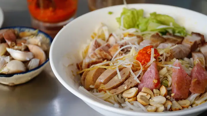 Top Quán Bún Mắm Nêm Ngon Nhất Sài Gòn: Địa Chỉ & Review Chi Tiết
