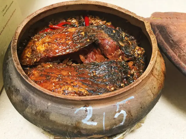 Cá Kho Làng Vũ Đại: Mua Ở Đâu Ngon, Giá Bao Nhiêu Và Bí Quyết Đặc Biệt? Cá Kho Làng Vũ Đại: Mua Ở Đâu Ngon, Giá Bao Nhiêu Và Bí Quyết Đặc Biệt?