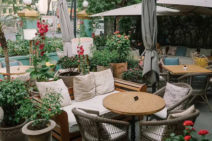 Top Quán Cafe Sân Vườn, Rooftop View Đẹp Quận 1 Tốt Nhất 2025