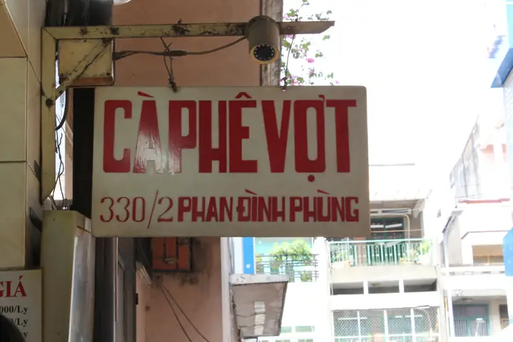 Cà Phê Vợt Phan Đình Phùng: Khám Phá Quán Cà Phê Lịch Sử Hơn 70 Năm Tuổi Ở Sài Gòn