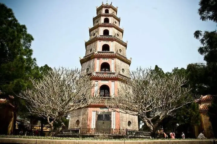 Top 15+ Chùa Nổi Tiếng Và Linh Thiêng Nhất Tại Huế: Khám Phá Di Sản Văn Hóa Cố Đô Top 15+ Chùa Nổi Tiếng Và Linh Thiêng Nhất Tại Huế: Khám Phá Di Sản Văn Hóa Cố Đô