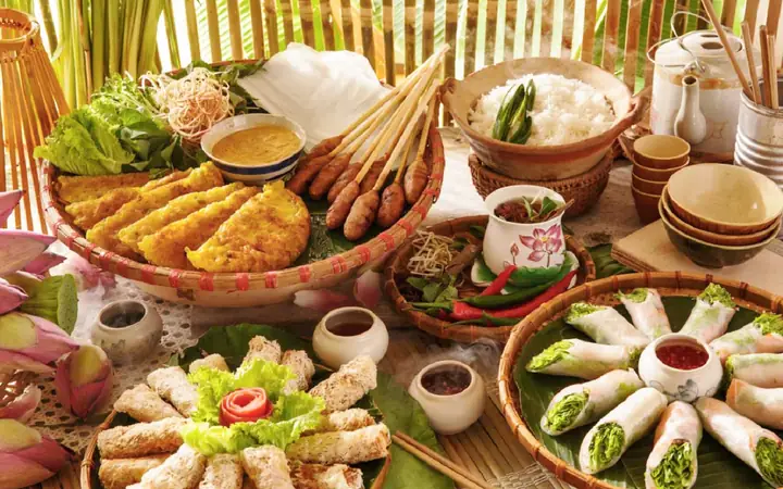 Đặc Sản Đà Nẵng: Khám Phá 30+ Món Ngon Nổi Tiếng & Gợi Ý Quà Biếu