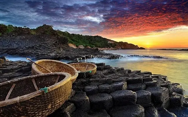 Khám Phá Phú Yên: Top Địa Điểm Du Lịch Nổi Tiếng & Kinh Nghiệm A-z 29 Khám Phá Phú Yên: Top Địa Điểm Du Lịch Nổi Tiếng & Kinh Nghiệm A-z