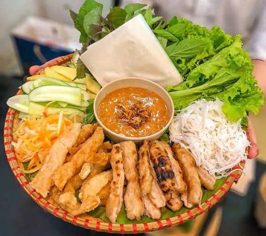 Khám Phá Ẩm Thực Miền Trung: Top Món Ngon Nhất Định Phải Thử