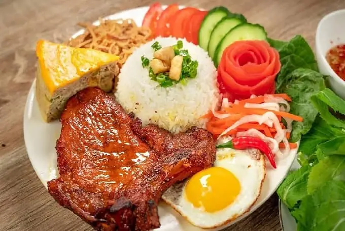 Ăn Gì Ngon Ở Sài Gòn? Top Món Ăn Đặc Sản & Địa Điểm Nhất Định Phải Thử