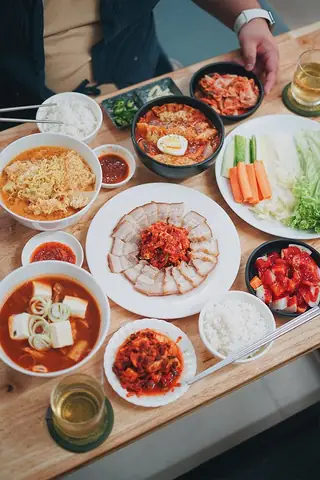 Top 20+ Nhà Hàng Ngon Nổi Tiếng Nhất Sài Gòn: Từ Sang Trọng Đến Bình Dân