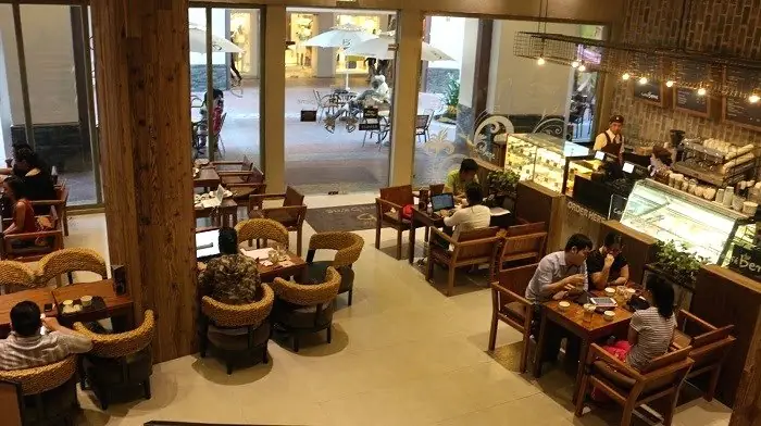 Top Quán Cafe Làm Việc Lý Tưởng Tại Hà Nội & Tp.hcm: Không Gian Yên Tĩnh, Wifi Mạnh, Thức Uống Ngon