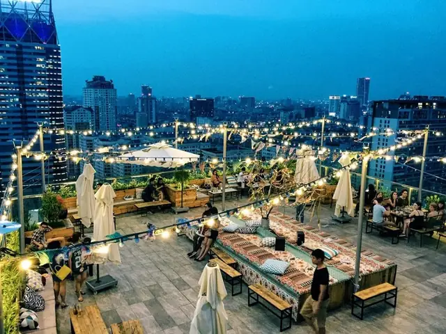 Top 25+ Quán Cafe Ngoài Trời Đẹp Nhất Hà Nội: Khám Phá Không Gian Xanh Mát & Lãng Mạn