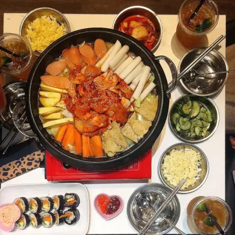 Top Quán Lẩu Tokbokki Ngon, Chuẩn Vị Hàn Tại Tp.hcm: Review & Địa Chỉ Chi Tiết Top Quán Lẩu Tokbokki Ngon, Chuẩn Vị Hàn Tại Tp.hcm: Review & Địa Chỉ Chi Tiết
