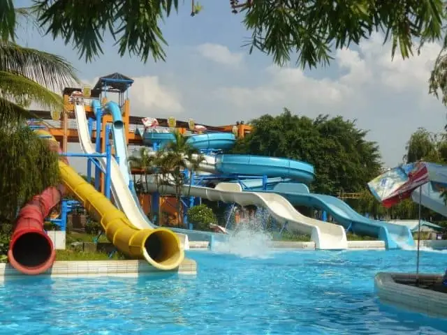 Khám Phá Các Trò Chơi Hấp Dẫn Tại Công Viên Nước Hồ Tây: Trải Nghiệm Vui Chơi Đỉnh Cao