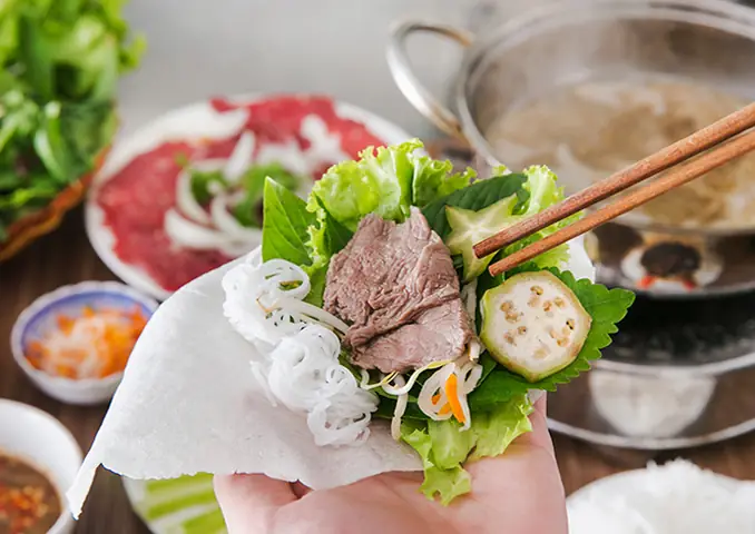 Cách Ăn Bánh Tráng Tây Ninh Chuẩn Vị: Từ Muối Ớt Đến Phơi Sương