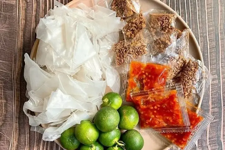 Cách Ăn Bánh Tráng Tây Ninh Chuẩn Vị: Từ Muối Ớt Đến Phơi Sương