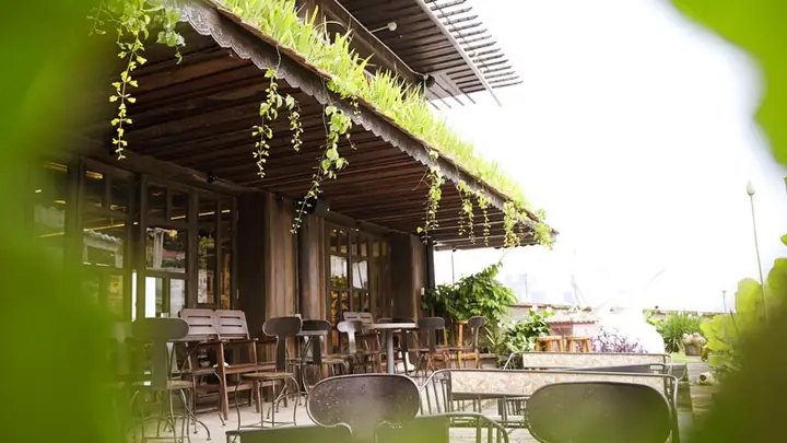 Khám Phá Cà Phê Cô Ba Sài Gòn Rooftop: View Đẹp, Không Gian Vintage Và Trải Nghiệm Độc Đáo
