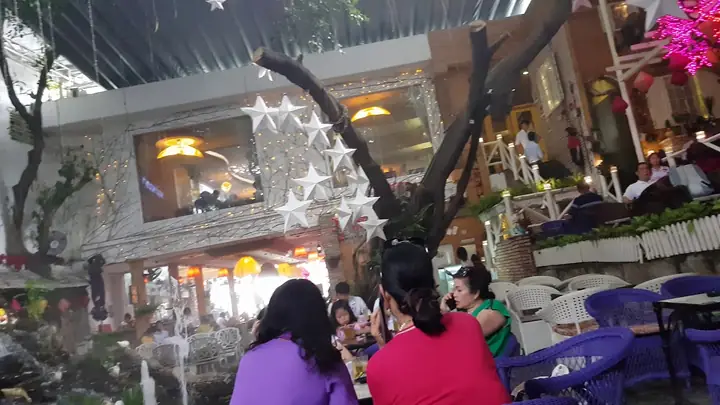 Cafe Nhật Nguyệt Trần Hưng Đạo: Địa Chỉ, Review & Không Gian Quán