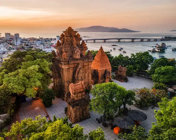 Cảm Nhận Về Tháp Bà Ponagar Nha Trang: Khám Phá Di Sản Chăm Độc Đáo Cảm Nhận Về Tháp Bà Ponagar Nha Trang: Khám Phá Di Sản Chăm Độc Đáo