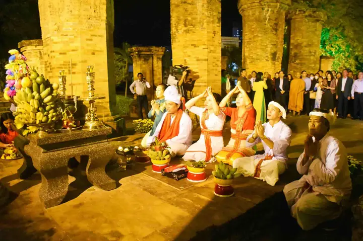 Cảm Nhận Về Tháp Bà Ponagar Nha Trang: Khám Phá Di Sản Chăm Độc Đáo Cảm Nhận Về Tháp Bà Ponagar Nha Trang: Khám Phá Di Sản Chăm Độc Đáo