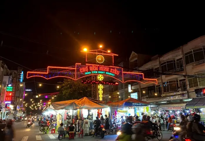 Cần Thơ Ăn Gì Buổi Tối? Top Món Ngon & Địa Điểm Nhất Định Phải Thử Cần Thơ Ăn Gì Buổi Tối? Top Món Ngon & Địa Điểm Nhất Định Phải Thử