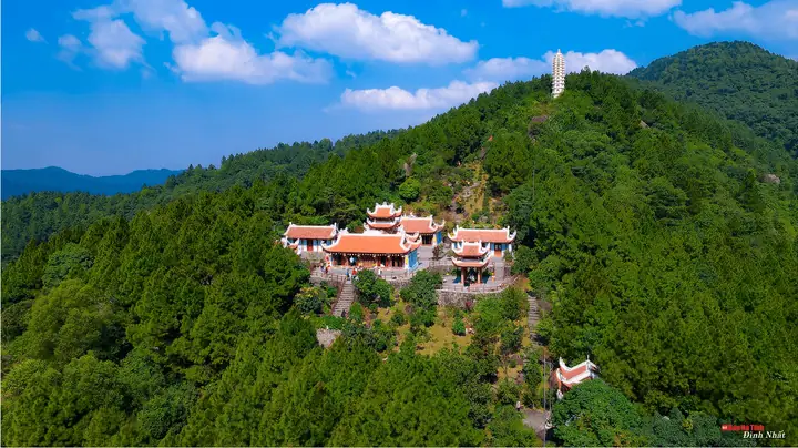 Cáp Treo Chùa Hương Tích Hà Tĩnh: Giá Vé, Cách Đi & Kinh Nghiệm Chi Tiết Cáp Treo Chùa Hương Tích Hà Tĩnh: Giá Vé, Cách Đi & Kinh Nghiệm Chi Tiết