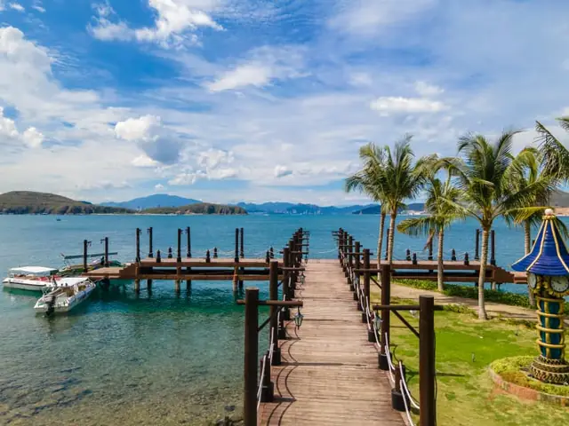 Cầu Gỗ Hòn Tằm Nha Trang: Khám Phá Điểm Check-in "triệu Like" Và Kinh Nghiệm Du Lịch