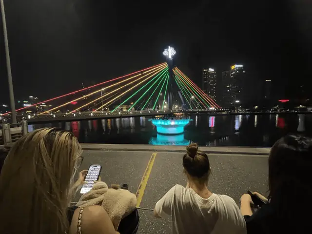 Cầu Sông Hàn Đà Nẵng: Mấy Giờ Quay & Lịch Chi Tiết Các Ngày Trong Tuần