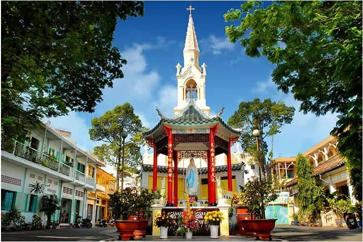 Nhà Thờ Cha Tam (thánh Phanxicô Xaviê): Lịch Sử, Kiến Trúc & Kinh Nghiệm Tham Quan Tại Tp.hcm Nhà Thờ Cha Tam (thánh Phanxicô Xaviê): Lịch Sử, Kiến Trúc & Kinh Nghiệm Tham Quan Tại Tp.hcm