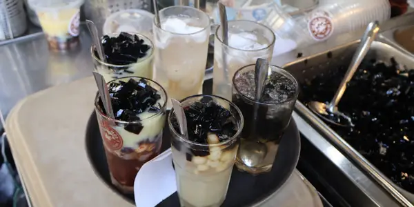 Chè Bốn Mùa Hàng Cân: Địa Chỉ, Menu & Lịch Sử Quán Chè Ngon 50 Năm Tuổi Ở Hà Nội
