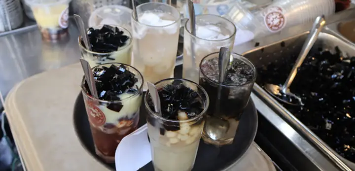 Chè Bốn Mùa Hàng Cân: Địa Chỉ, Menu & Lịch Sử Quán Chè Ngon 50 Năm Tuổi Ở Hà Nội Chè Bốn Mùa Hàng Cân: Địa Chỉ, Menu & Lịch Sử Quán Chè Ngon 50 Năm Tuổi Ở Hà Nội