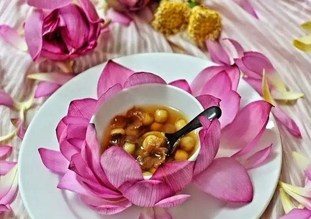 Khám Phá Chè Cung Đình Huế: Lịch Sử, Hương Vị Và Địa Chỉ Thưởng Thức Ngon
