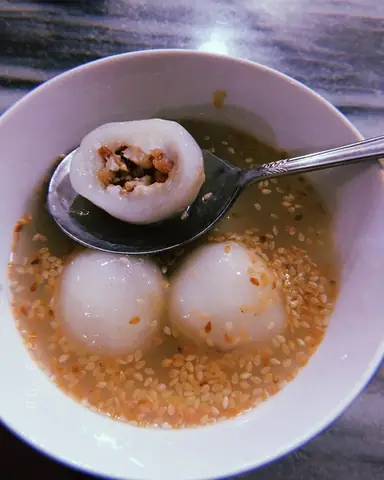 Chè Heo Quay Ngon Ở Huế: Khám Phá Các Quán Nổi Tiếng & Cách Thưởng Thức Chuẩn Vị 38 Chè Heo Quay Ngon Ở Huế: Khám Phá Các Quán Nổi Tiếng & Cách Thưởng Thức Chuẩn Vị